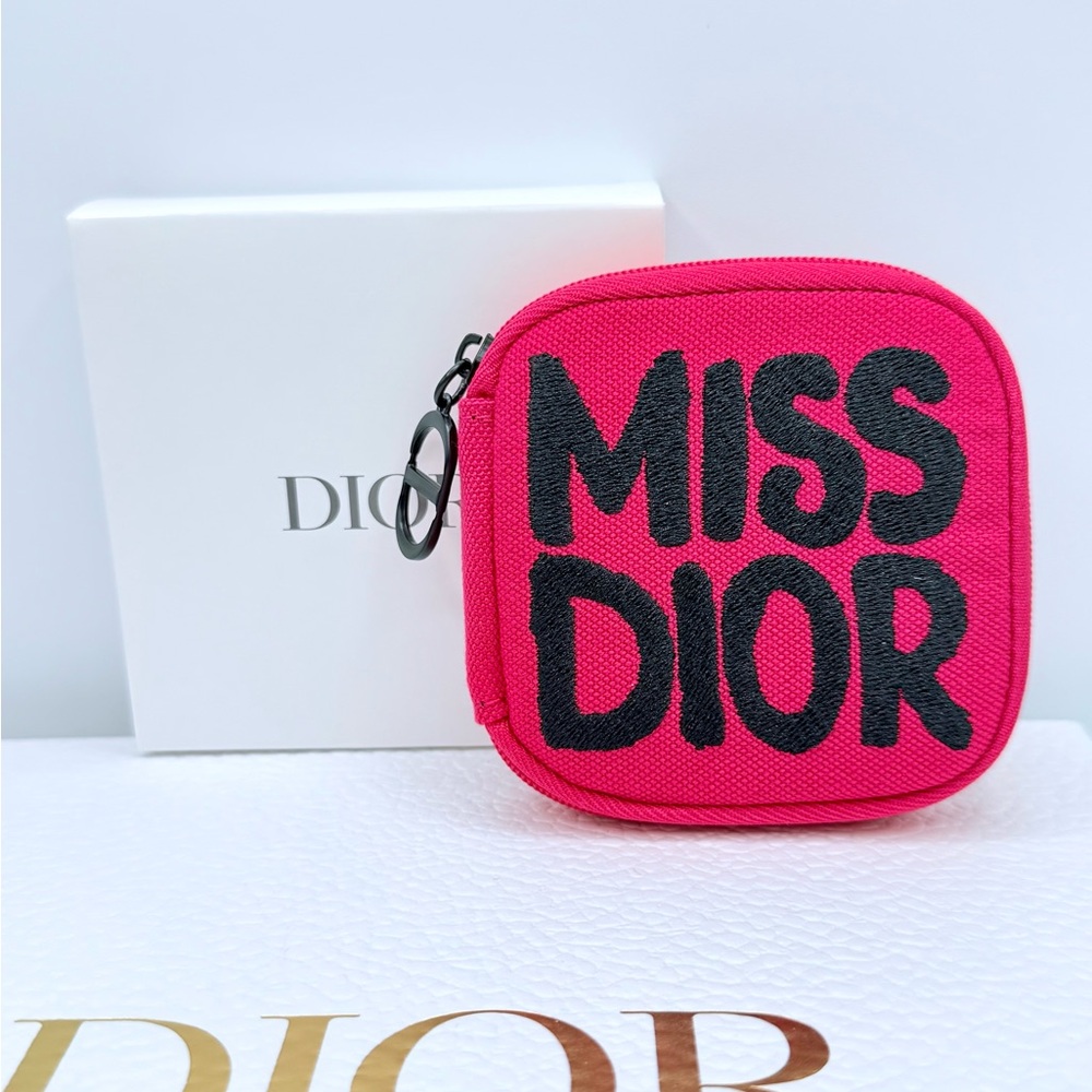 Miss Dior hot pink Makeup Pouch + 4 Limited edition!